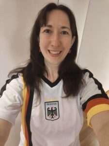Nathalie Bouvier portant le maillot de l'équipe nationale allemande de football